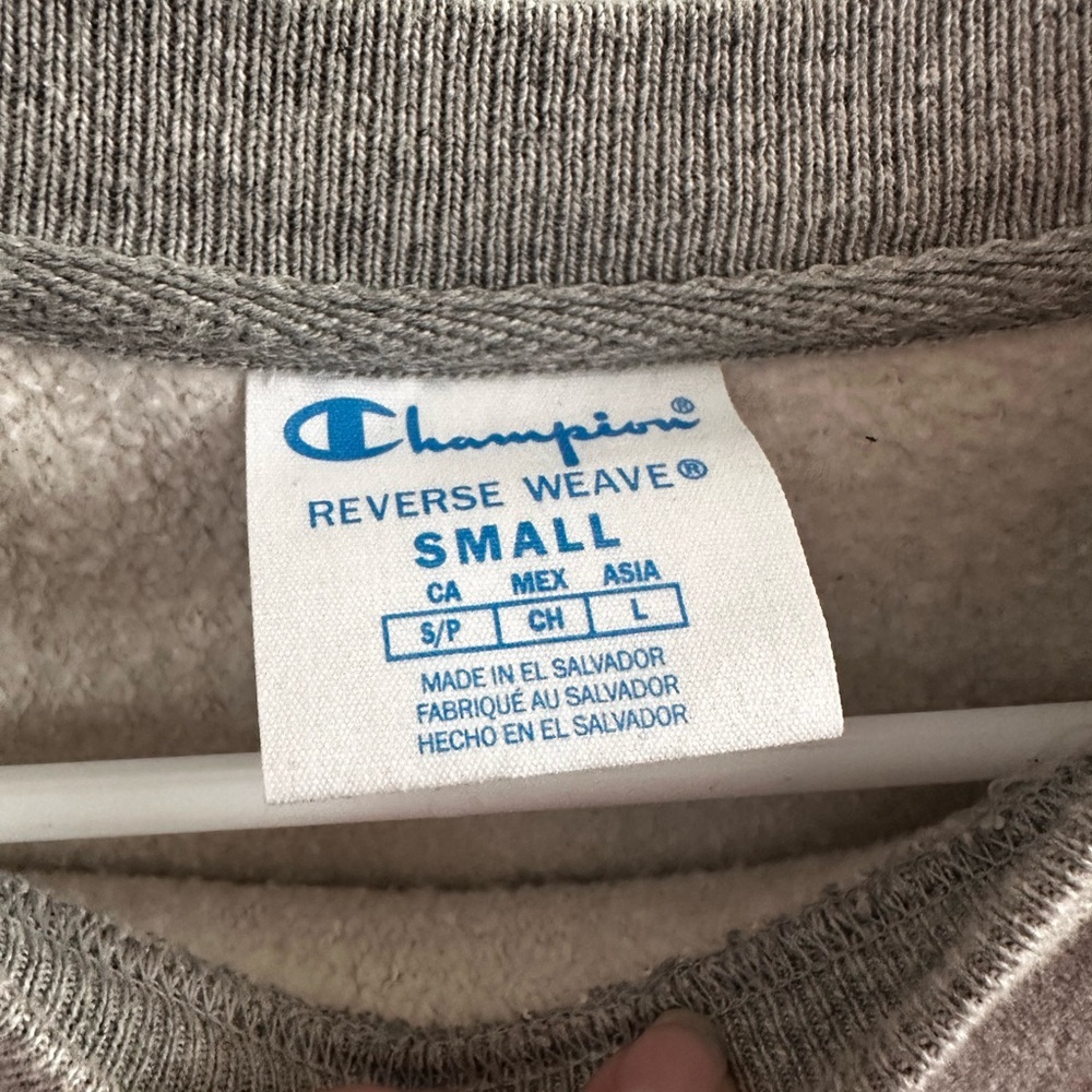 Champion size small sweater - Picture 3 of 4